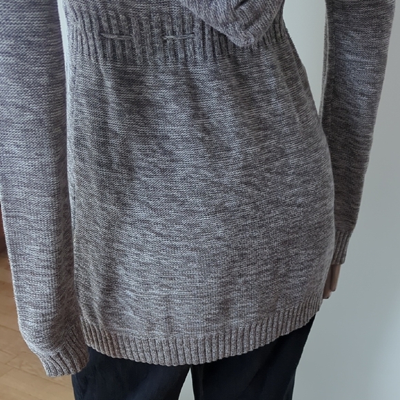 Roxy Gray and White Long Sleeve Top - Picture 12 of 13